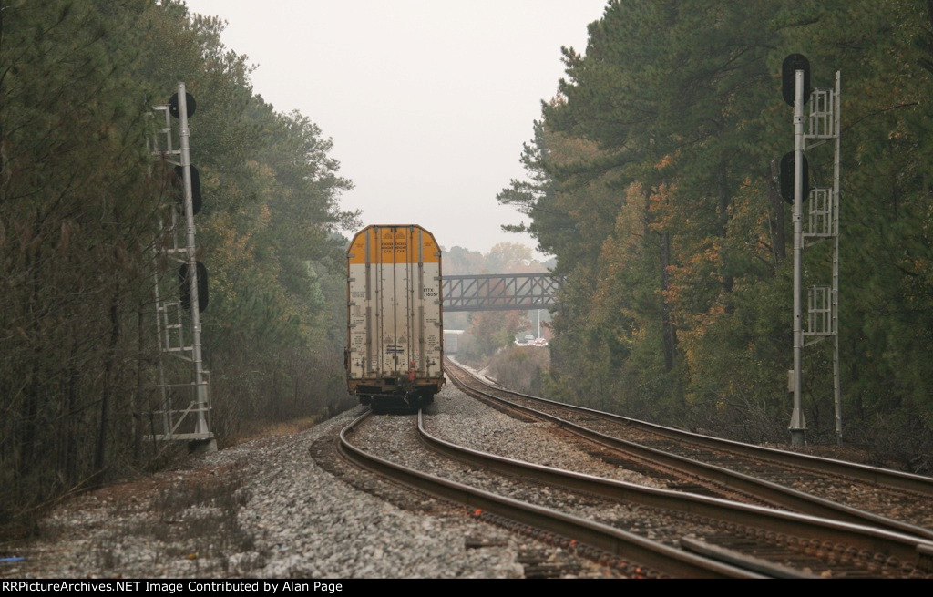 ETTX 716057 at the tail end of a line of auto racks at the Peachtree City signals